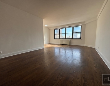 E 82 St - Photo Thumbnail 1