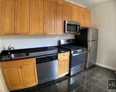 West 13 Street - Photo Thumbnail 3