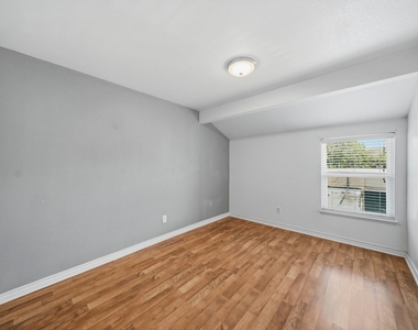 3131 Cummins Street - Photo Thumbnail 19