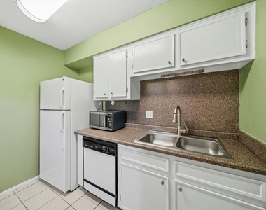 3131 Cummins Street - Photo Thumbnail 7