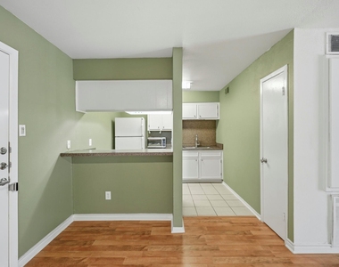 3131 Cummins Street - Photo Thumbnail 4