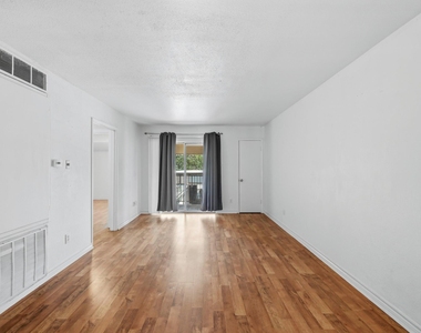 3131 Cummins Street - Photo Thumbnail 13