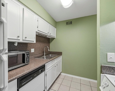 3131 Cummins Street - Photo Thumbnail 8