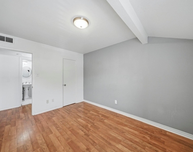 3131 Cummins Street - Photo Thumbnail 20