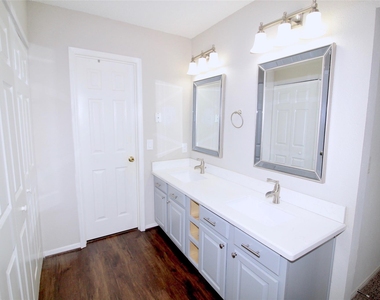 4515 Texas Trail - Photo Thumbnail 8