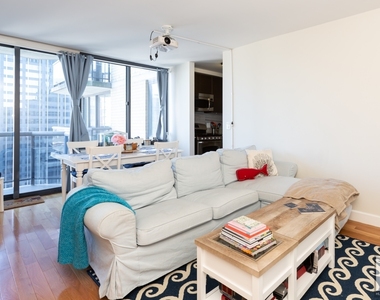 West 48 Street - Photo Thumbnail 2