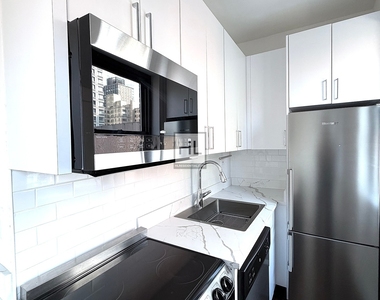 East 69 Street - Photo Thumbnail 1