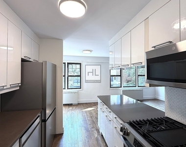 East 63rd Street - Photo Thumbnail 1