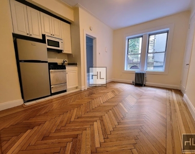 West 13 Street - Photo Thumbnail 3