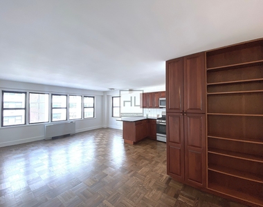 East 63rd Street - Photo Thumbnail 2