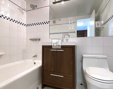 East 63rd Street - Photo Thumbnail 4