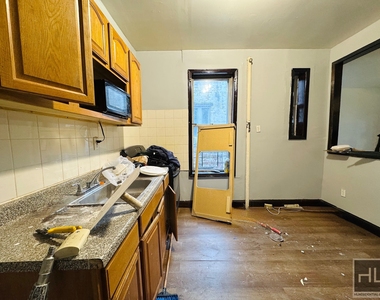 East 26 Street - Photo Thumbnail 3