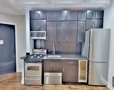 West 103rd Street - Photo Thumbnail 2