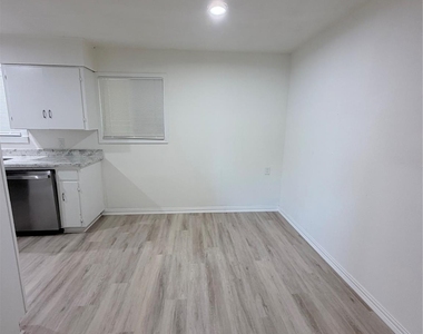 2428 19th Avenue N - Photo Thumbnail 9