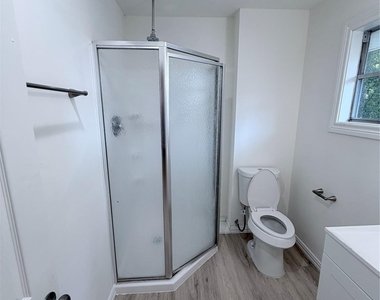 2428 19th Avenue N - Photo Thumbnail 10