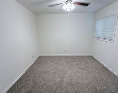 2428 19th Avenue N - Photo Thumbnail 15