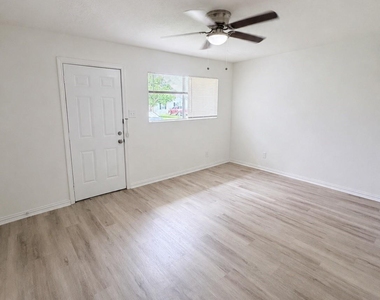2428 19th Avenue N - Photo Thumbnail 6