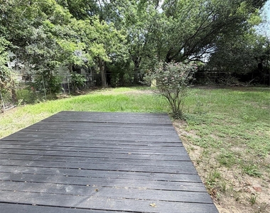 2428 19th Avenue N - Photo Thumbnail 17