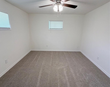 2428 19th Avenue N - Photo Thumbnail 12