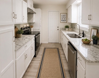 2428 19th Avenue N - Photo Thumbnail 3