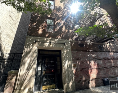 Jane St - Photo Thumbnail 4