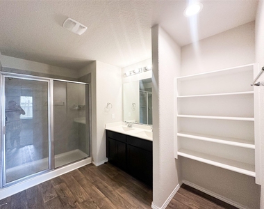 1807 Brady Shores Drive - Photo Thumbnail 7