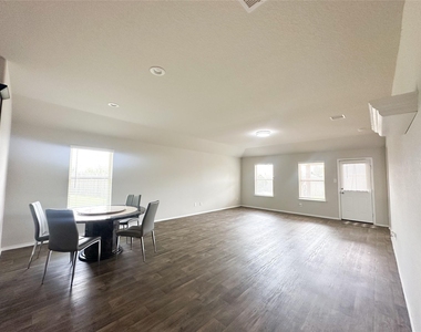1807 Brady Shores Drive - Photo Thumbnail 5