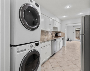 12997 Trail Hollow Drive - Photo Thumbnail 5