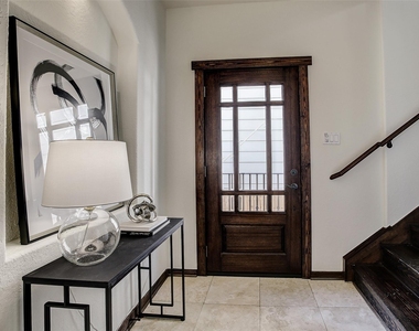 1426 W 21st Street - Photo Thumbnail 3