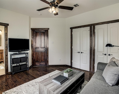 1426 W 21st Street - Photo Thumbnail 5