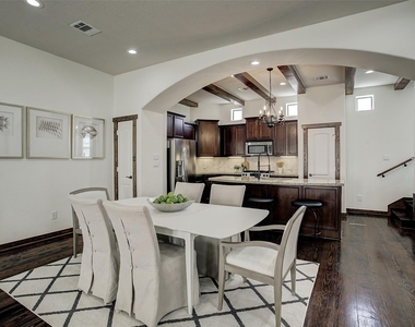 1426 W 21st Street - Photo Thumbnail 7