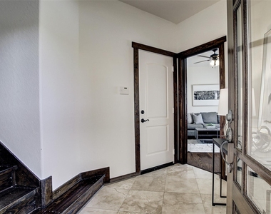 1426 W 21st Street - Photo Thumbnail 2