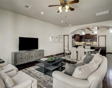 1426 W 21st Street - Photo Thumbnail 8