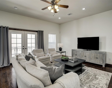 1426 W 21st Street - Photo Thumbnail 6