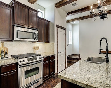 1426 W 21st Street - Photo Thumbnail 15