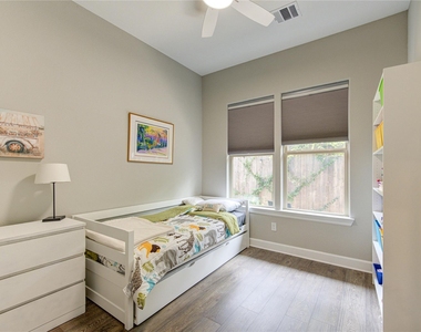 5103 Royal Heath Drive - Photo Thumbnail 6