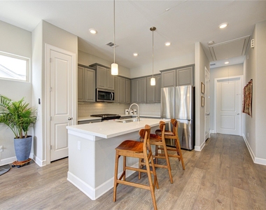 5103 Royal Heath Drive - Photo Thumbnail 12