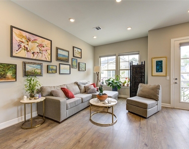 5103 Royal Heath Drive - Photo Thumbnail 8