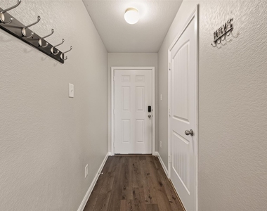3302 Alberelli Drive - Photo Thumbnail 3