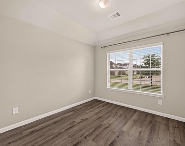 3302 Alberelli Drive - Photo Thumbnail 18