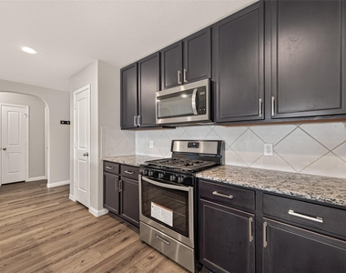 3302 Alberelli Drive - Photo Thumbnail 12