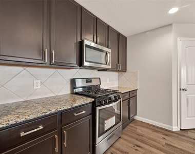 3302 Alberelli Drive - Photo Thumbnail 11
