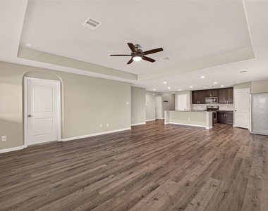 3302 Alberelli Drive - Photo Thumbnail 4
