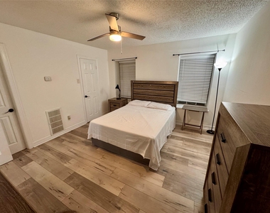 3131 Southwest Freeway - Photo Thumbnail 21
