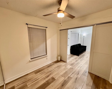 3131 Southwest Freeway - Photo Thumbnail 15