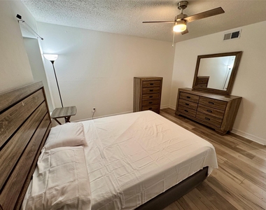 3131 Southwest Freeway - Photo Thumbnail 22