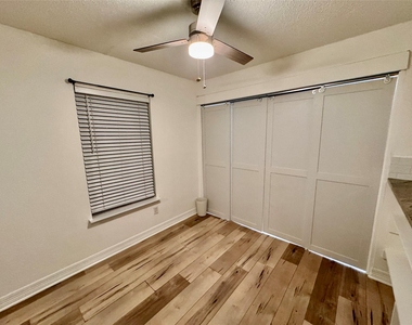 3131 Southwest Freeway - Photo Thumbnail 12