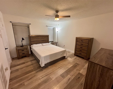 3131 Southwest Freeway - Photo Thumbnail 23