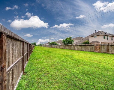 24423 Hikers Bend Drive - Photo Thumbnail 31