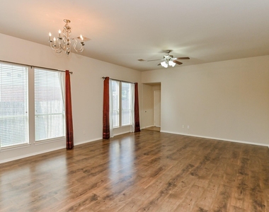 2106 Castle Gardens Lane - Photo Thumbnail 8